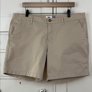 Old Navy khaki shorts 16